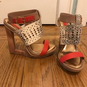 BCBGMAXAZRIA Meteur Cutout Wooden Wedge